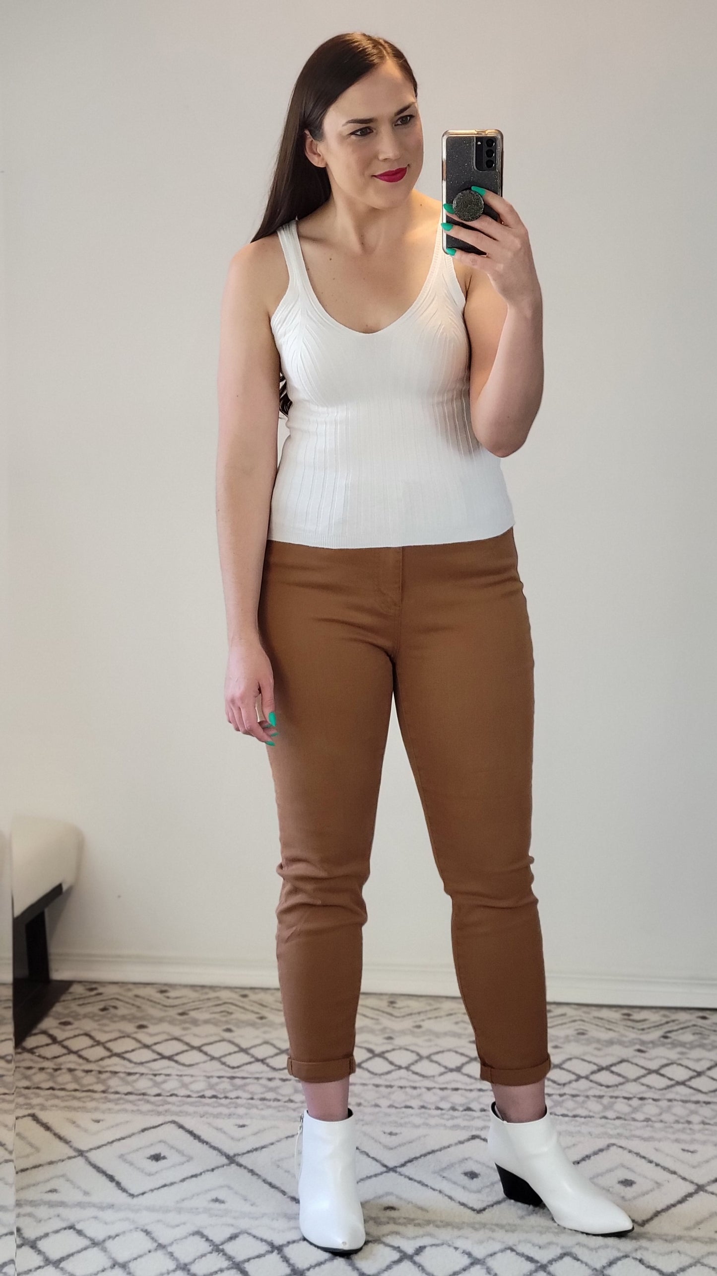 White Soft Ribbed V-Neck Tank "Reagan" (M)