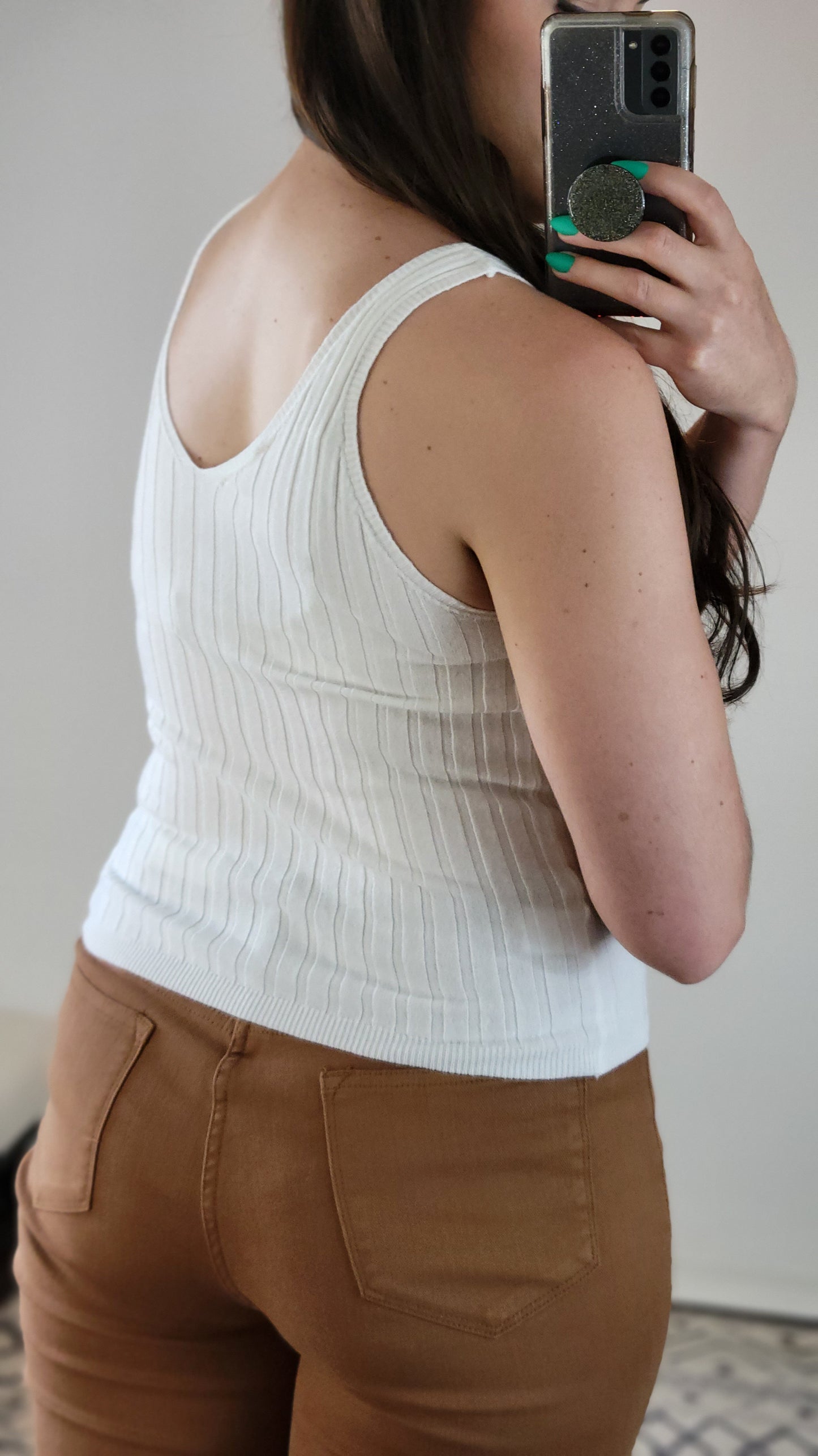 White Soft Ribbed V-Neck Tank "Reagan" (M)
