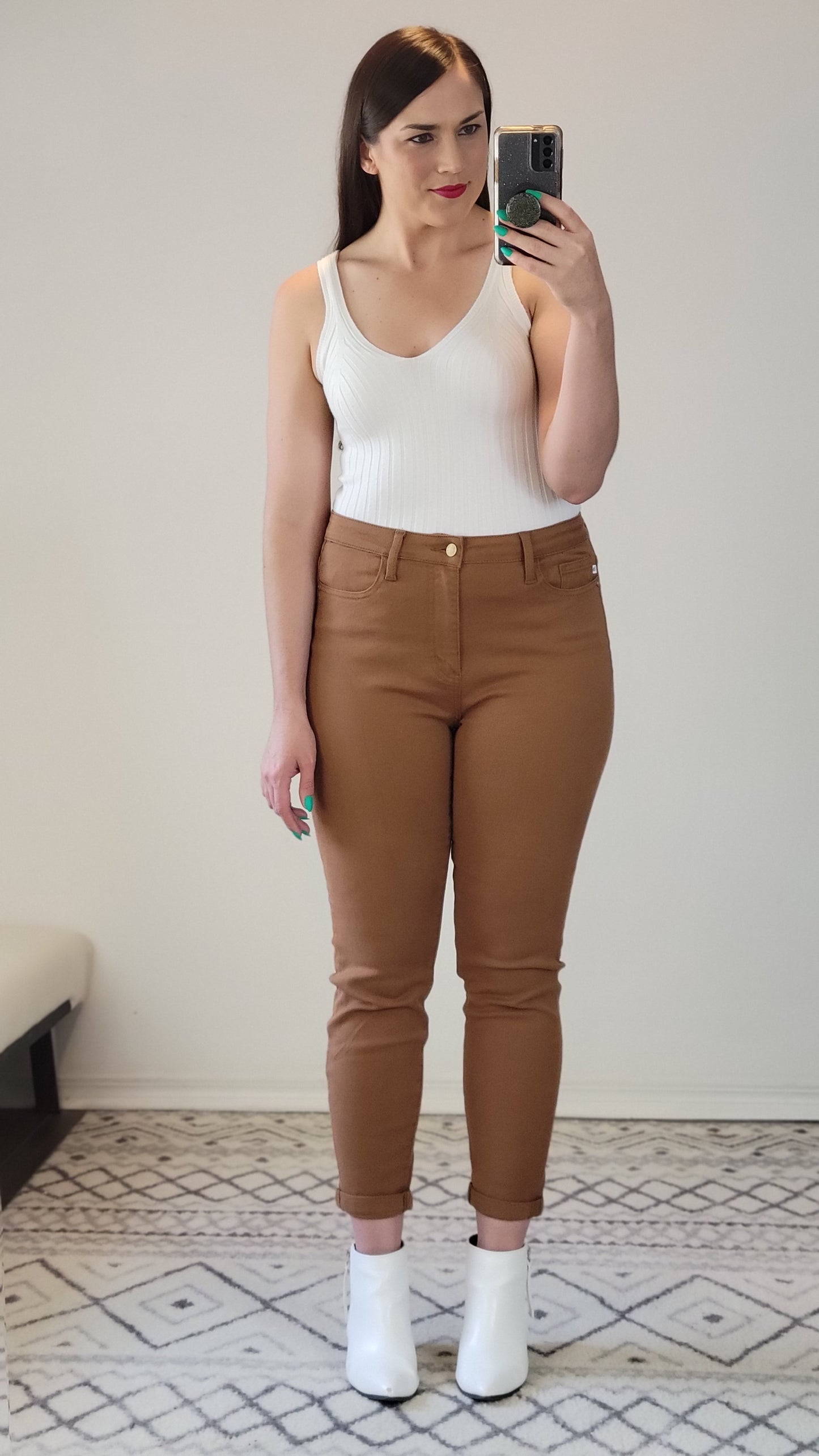 White Soft Ribbed V-Neck Tank "Reagan" (M)