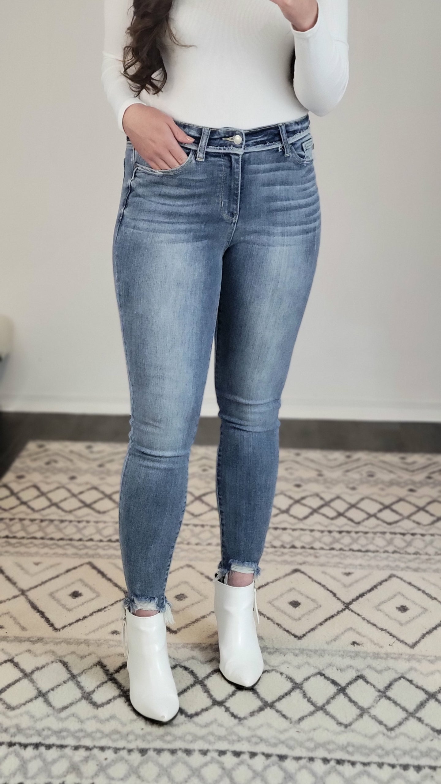 Judy Blue Mid Rise Light Wash Release Waistband Skinny “Katie” (24W)