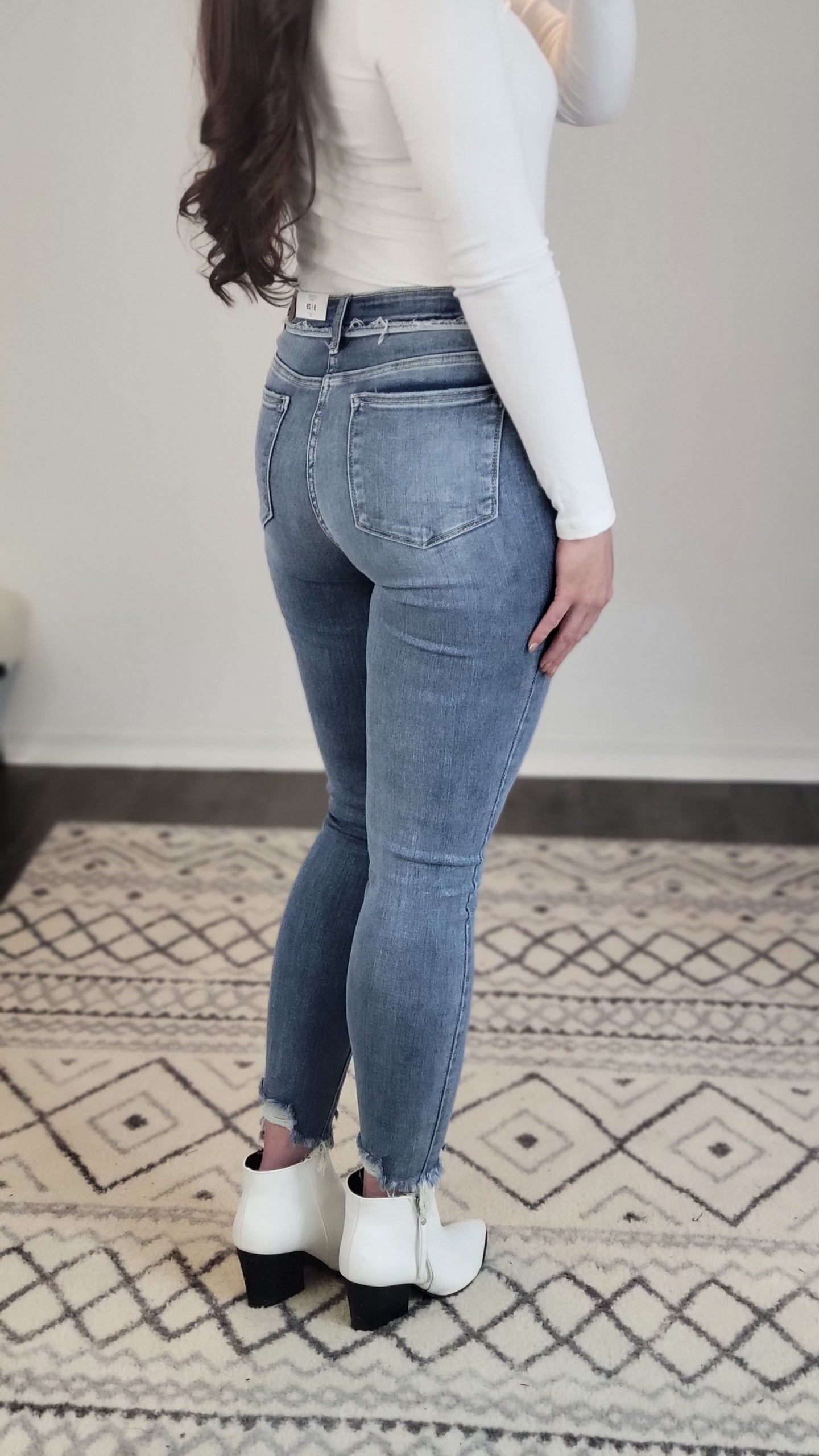 Judy Blue Mid Rise Light Wash Release Waistband Skinny “Katie” (24W)