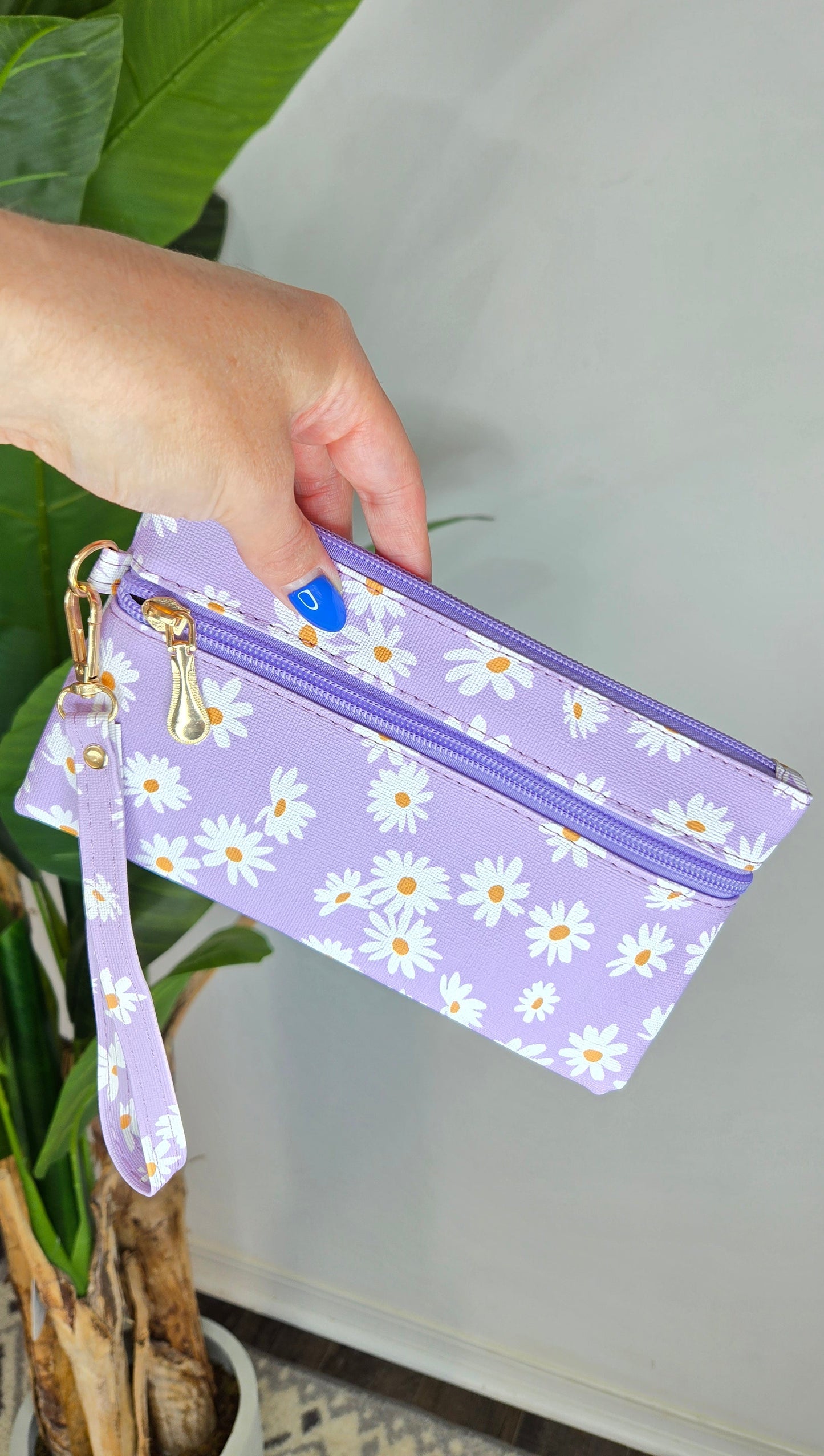 Daisy Patch Wristlet