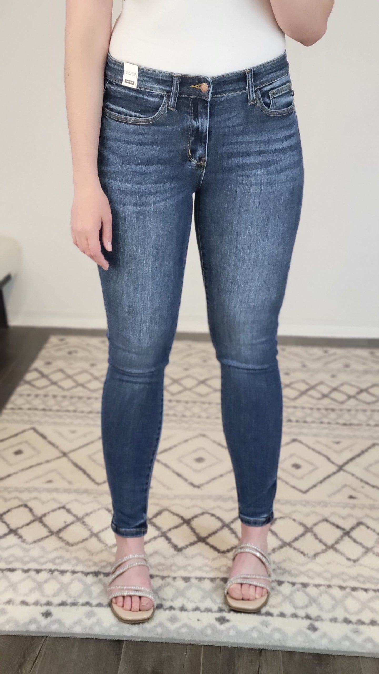 Judy Blue Handsand Mid Rise Classic Skinny "Lucy"